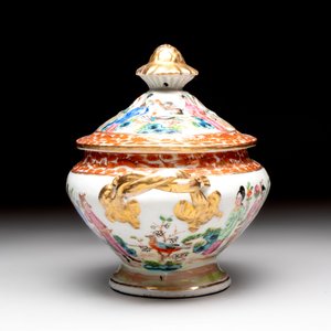 A Chinese Canton famille rose 12-piece diner service with figural design, 19th C. — photo 17