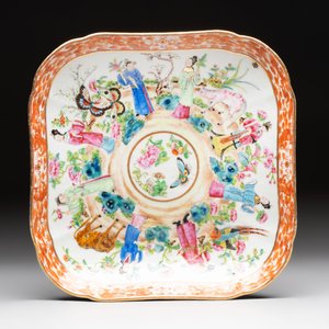 A Chinese Canton famille rose 12-piece diner service with figural design, 19th C. — photo 2