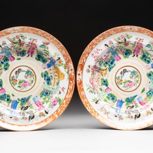 A Chinese Canton famille rose 12-piece diner service with figural design, 19th C. — photo 4