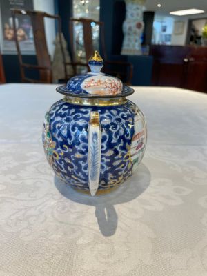 A Chinese Canton famille rose 18-piece 'mandarin subject' tea service, Qianlong — foto 3