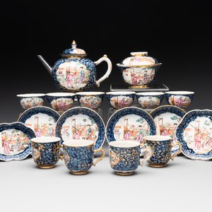 A Chinese Canton famille rose 18-piece 'mandarin subject' tea service, Qianlong — foto 1