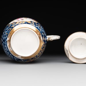 A Chinese Canton famille rose 18-piece 'mandarin subject' tea service, Qianlong — foto 7