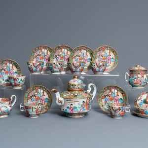 A Chinese Canton famille rose 18-piece tea service, 19th C. — 照片 1