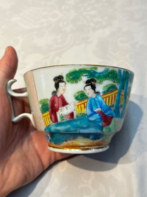 A Chinese Canton famille rose 20-piece tea service with figural design, 19th C. — photo 100