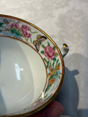 A Chinese Canton famille rose 20-piece tea service with figural design, 19th C. — photo 105