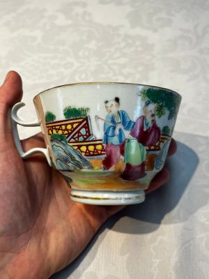 A Chinese Canton famille rose 20-piece tea service with figural design, 19th C. — photo 108