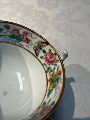 A Chinese Canton famille rose 20-piece tea service with figural design, 19th C. — photo 113