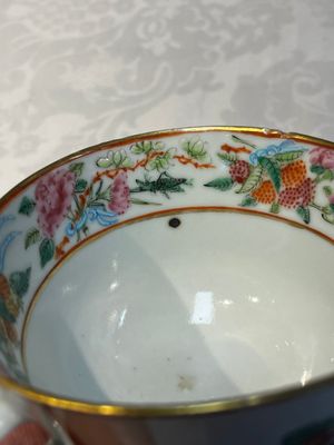 A Chinese Canton famille rose 20-piece tea service with figural design, 19th C. — photo 114