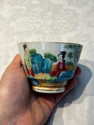 A Chinese Canton famille rose 20-piece tea service with figural design, 19th C. — photo 118