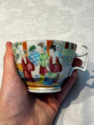 A Chinese Canton famille rose 20-piece tea service with figural design, 19th C. — photo 119