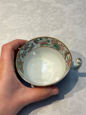 A Chinese Canton famille rose 20-piece tea service with figural design, 19th C. — photo 121