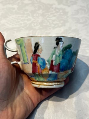 A Chinese Canton famille rose 20-piece tea service with figural design, 19th C. — photo 126