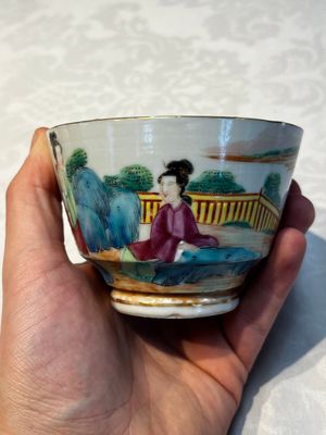 A Chinese Canton famille rose 20-piece tea service with figural design, 19th C. — photo 127