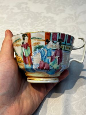A Chinese Canton famille rose 20-piece tea service with figural design, 19th C. — photo 128