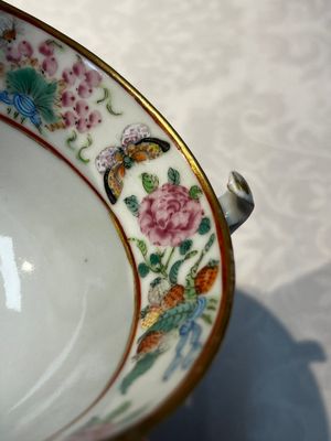 A Chinese Canton famille rose 20-piece tea service with figural design, 19th C. — photo 131