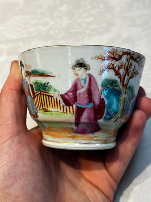 A Chinese Canton famille rose 20-piece tea service with figural design, 19th C. — photo 137