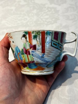 A Chinese Canton famille rose 20-piece tea service with figural design, 19th C. — photo 138