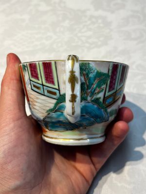 A Chinese Canton famille rose 20-piece tea service with figural design, 19th C. — photo 139