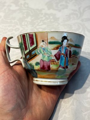 A Chinese Canton famille rose 20-piece tea service with figural design, 19th C. — photo 142
