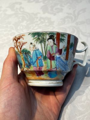 A Chinese Canton famille rose 20-piece tea service with figural design, 19th C. — photo 144