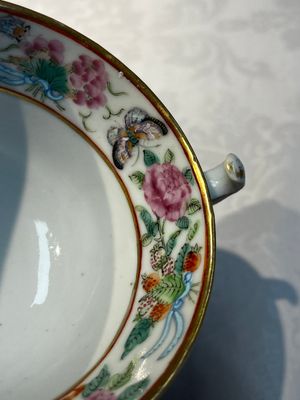 A Chinese Canton famille rose 20-piece tea service with figural design, 19th C. — photo 147
