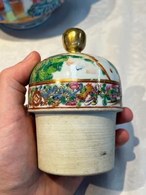 A Chinese Canton famille rose 20-piece tea service with figural design, 19th C. — photo 18