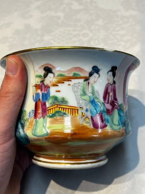 A Chinese Canton famille rose 20-piece tea service with figural design, 19th C. — photo 24