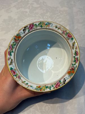 A Chinese Canton famille rose 20-piece tea service with figural design, 19th C. — photo 28