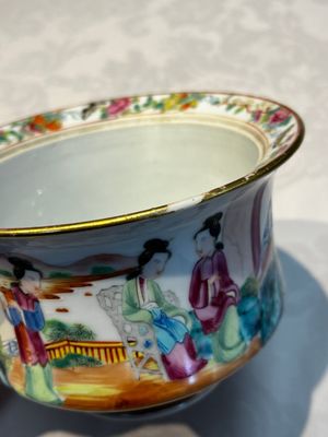 A Chinese Canton famille rose 20-piece tea service with figural design, 19th C. — photo 31