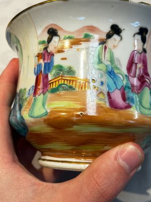 A Chinese Canton famille rose 20-piece tea service with figural design, 19th C. — photo 33