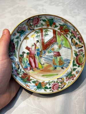 A Chinese Canton famille rose 20-piece tea service with figural design, 19th C. — photo 38