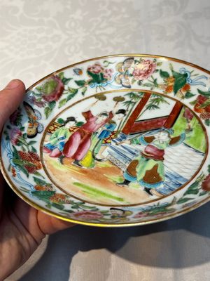 A Chinese Canton famille rose 20-piece tea service with figural design, 19th C. — photo 41