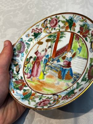 A Chinese Canton famille rose 20-piece tea service with figural design, 19th C. — photo 45