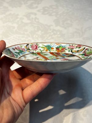 A Chinese Canton famille rose 20-piece tea service with figural design, 19th C. — photo 48
