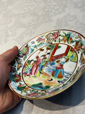 A Chinese Canton famille rose 20-piece tea service with figural design, 19th C. — photo 52