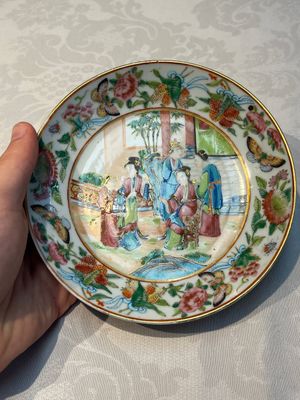 A Chinese Canton famille rose 20-piece tea service with figural design, 19th C. — photo 53