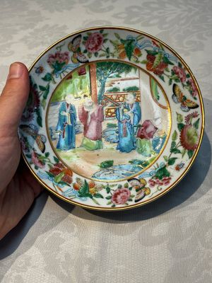 A Chinese Canton famille rose 20-piece tea service with figural design, 19th C. — photo 56