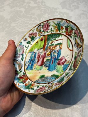 A Chinese Canton famille rose 20-piece tea service with figural design, 19th C. — photo 58