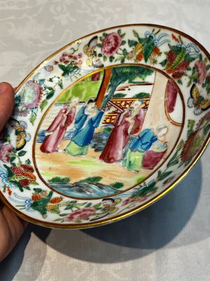 A Chinese Canton famille rose 20-piece tea service with figural design, 19th C. — photo 62