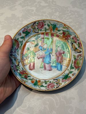 A Chinese Canton famille rose 20-piece tea service with figural design, 19th C. — photo 63