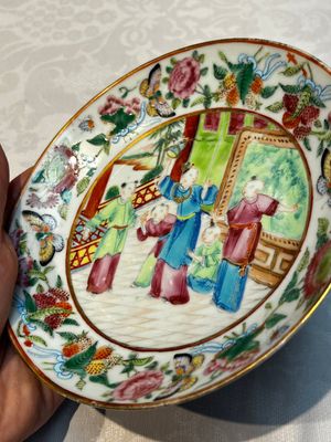 A Chinese Canton famille rose 20-piece tea service with figural design, 19th C. — photo 66