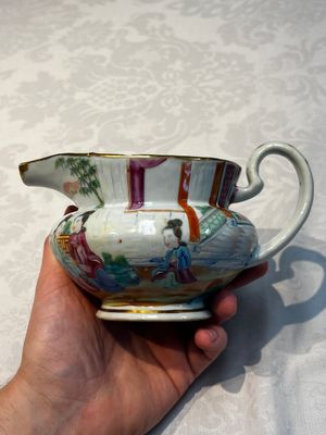 A Chinese Canton famille rose 20-piece tea service with figural design, 19th C. — photo 69