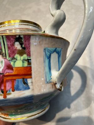 A Chinese Canton famille rose 20-piece tea service with figural design, 19th C. — photo 7