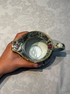 A Chinese Canton famille rose 20-piece tea service with figural design, 19th C. — photo 71