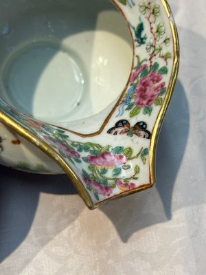 A Chinese Canton famille rose 20-piece tea service with figural design, 19th C. — photo 73