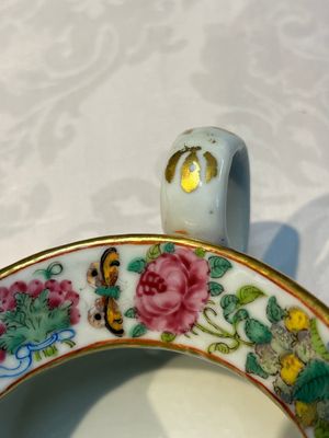A Chinese Canton famille rose 20-piece tea service with figural design, 19th C. — photo 77