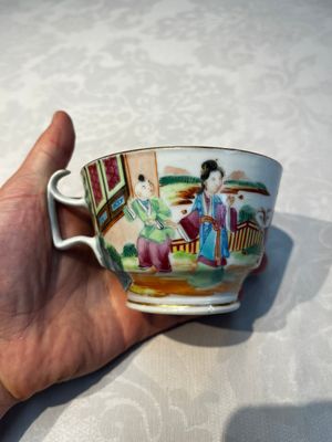 A Chinese Canton famille rose 20-piece tea service with figural design, 19th C. — photo 78