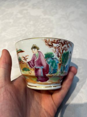 A Chinese Canton famille rose 20-piece tea service with figural design, 19th C. — photo 79