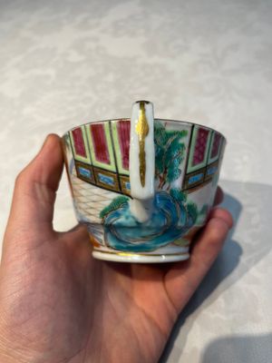 A Chinese Canton famille rose 20-piece tea service with figural design, 19th C. — photo 81