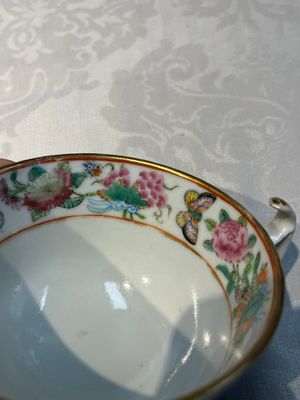 A Chinese Canton famille rose 20-piece tea service with figural design, 19th C. — photo 83
